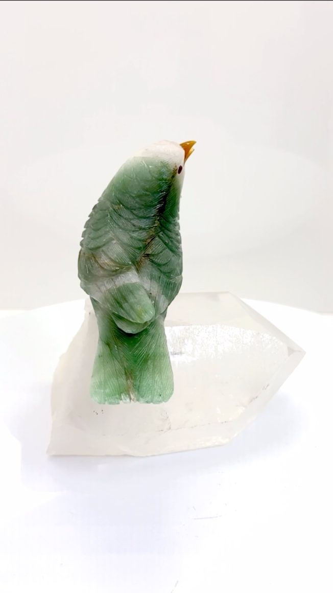 天然晶石⼿⼯雕刻愛情鳥