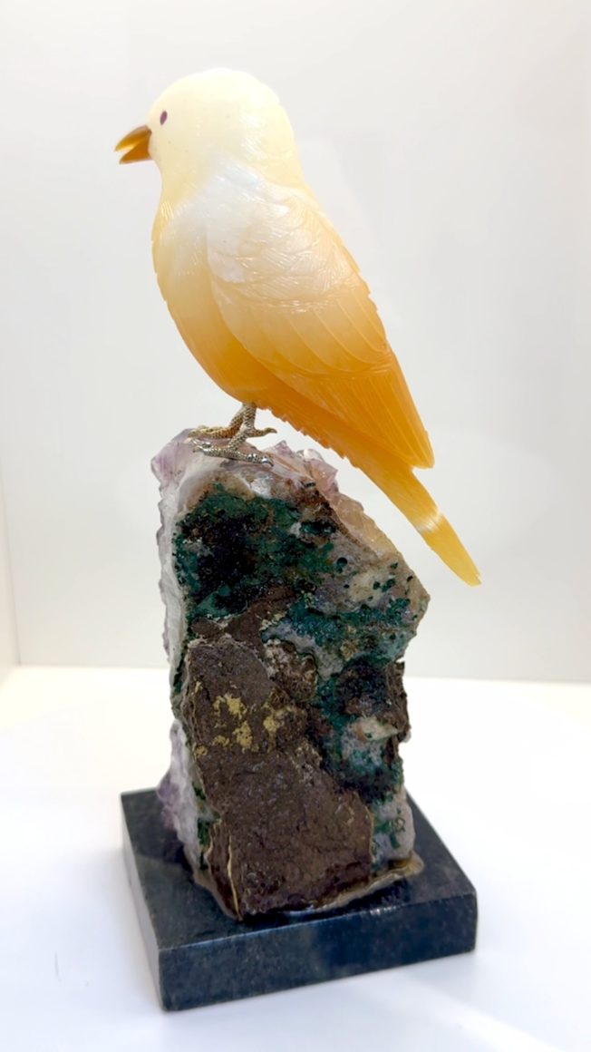 天然晶石⼿⼯雕刻愛情鳥