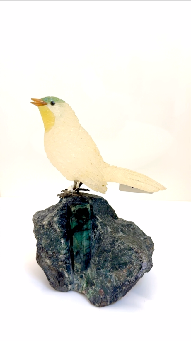 天然晶石⼿⼯雕刻鳥
