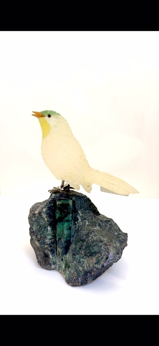 天然晶石⼿⼯雕刻鳥